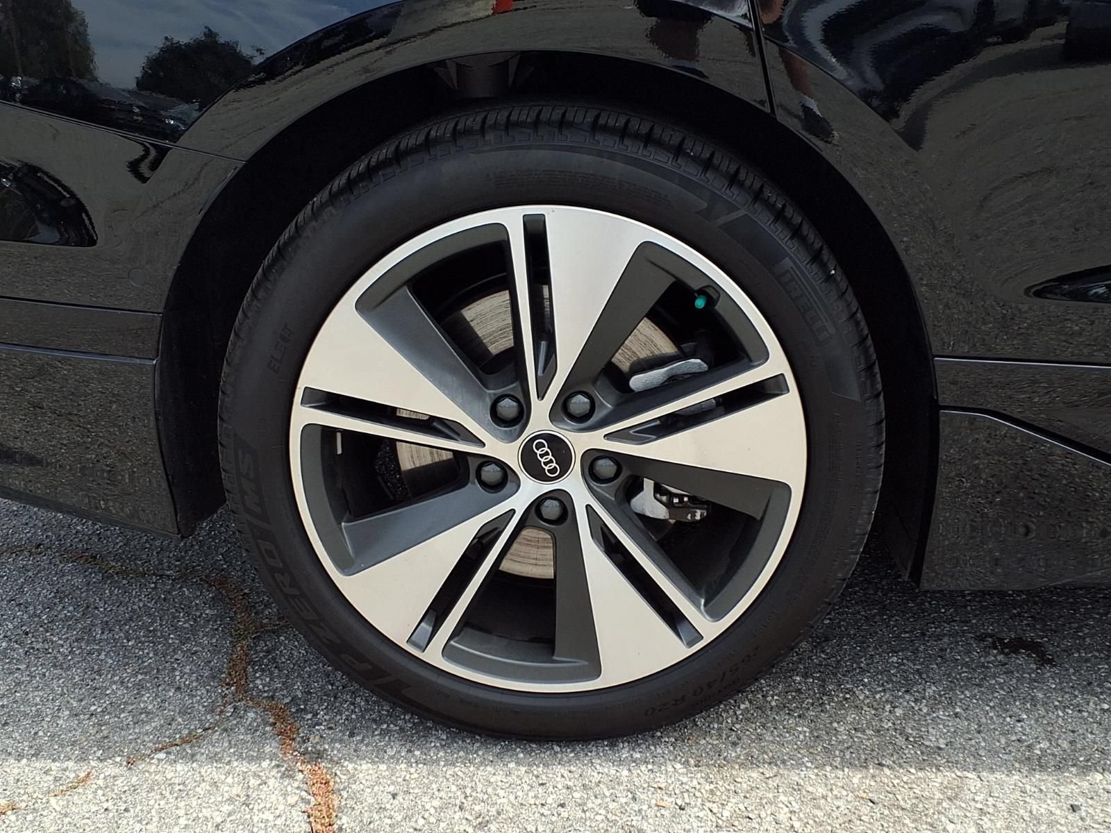 Used 2025 Audi A6 e-tron Premium Plus w/ Premium Plus RWD image 4