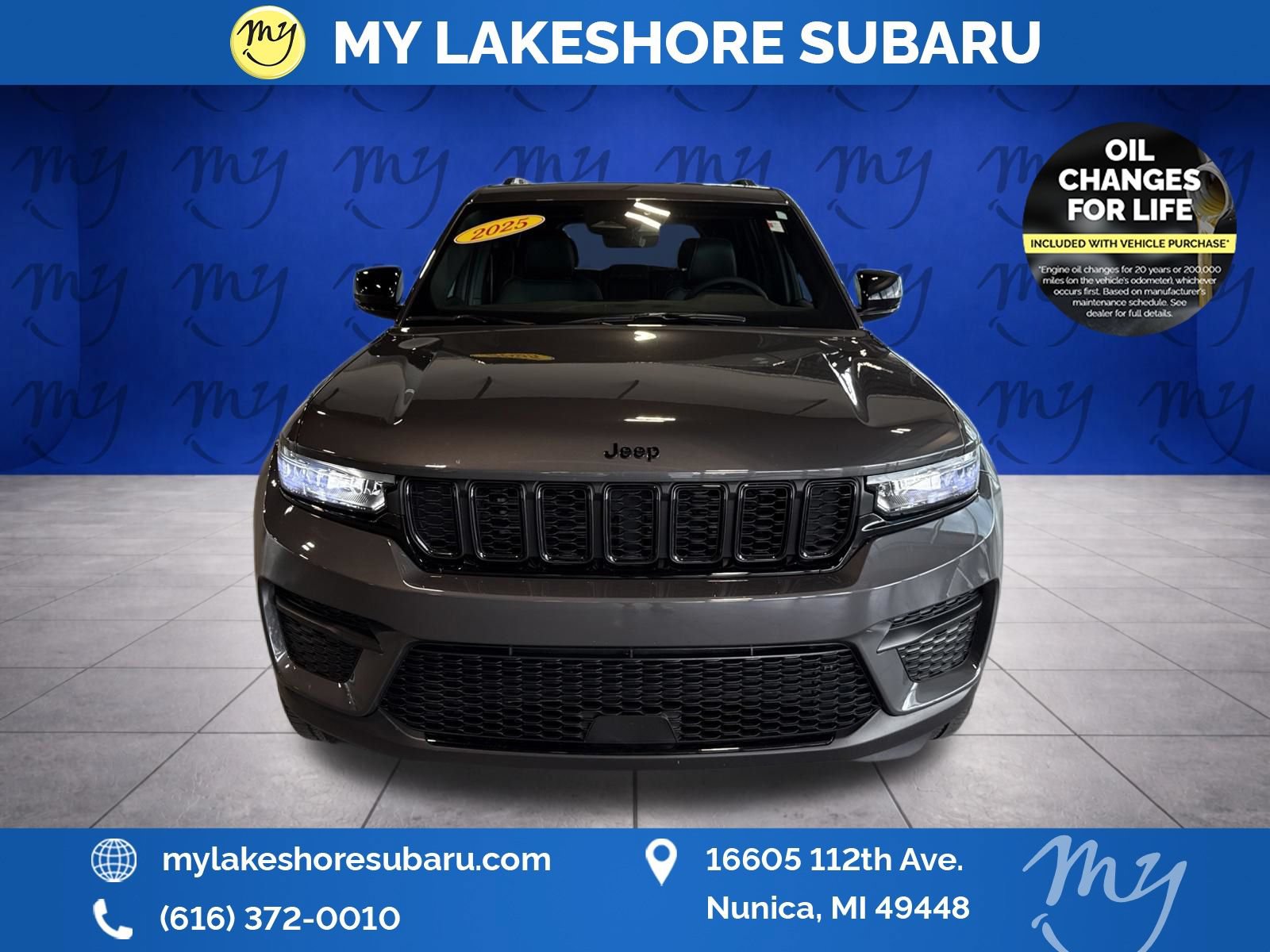 Used 2025 Jeep Grand Cherokee Altitude AWD/4WD image 2