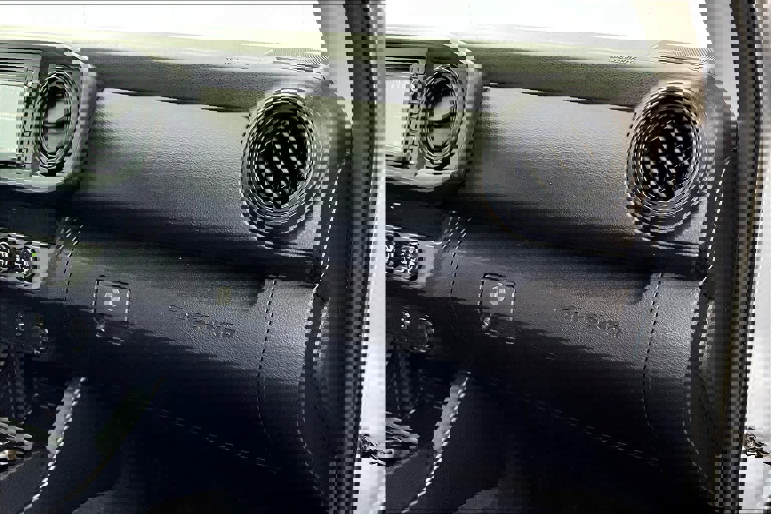 Used 2019 Toyota Tacoma SR image 15