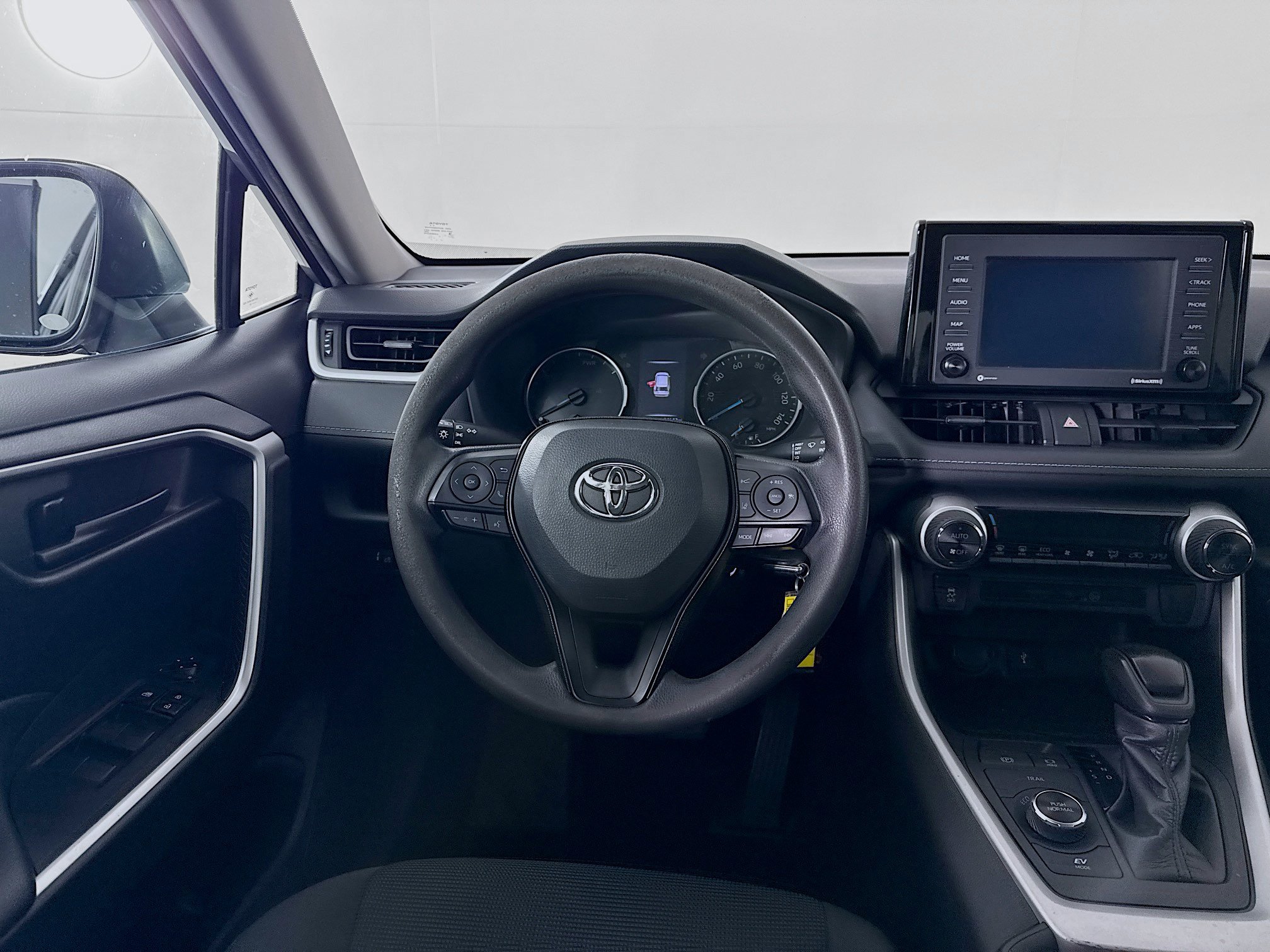 Used 2021 Toyota RAV4 LE AWD/4WD image 20