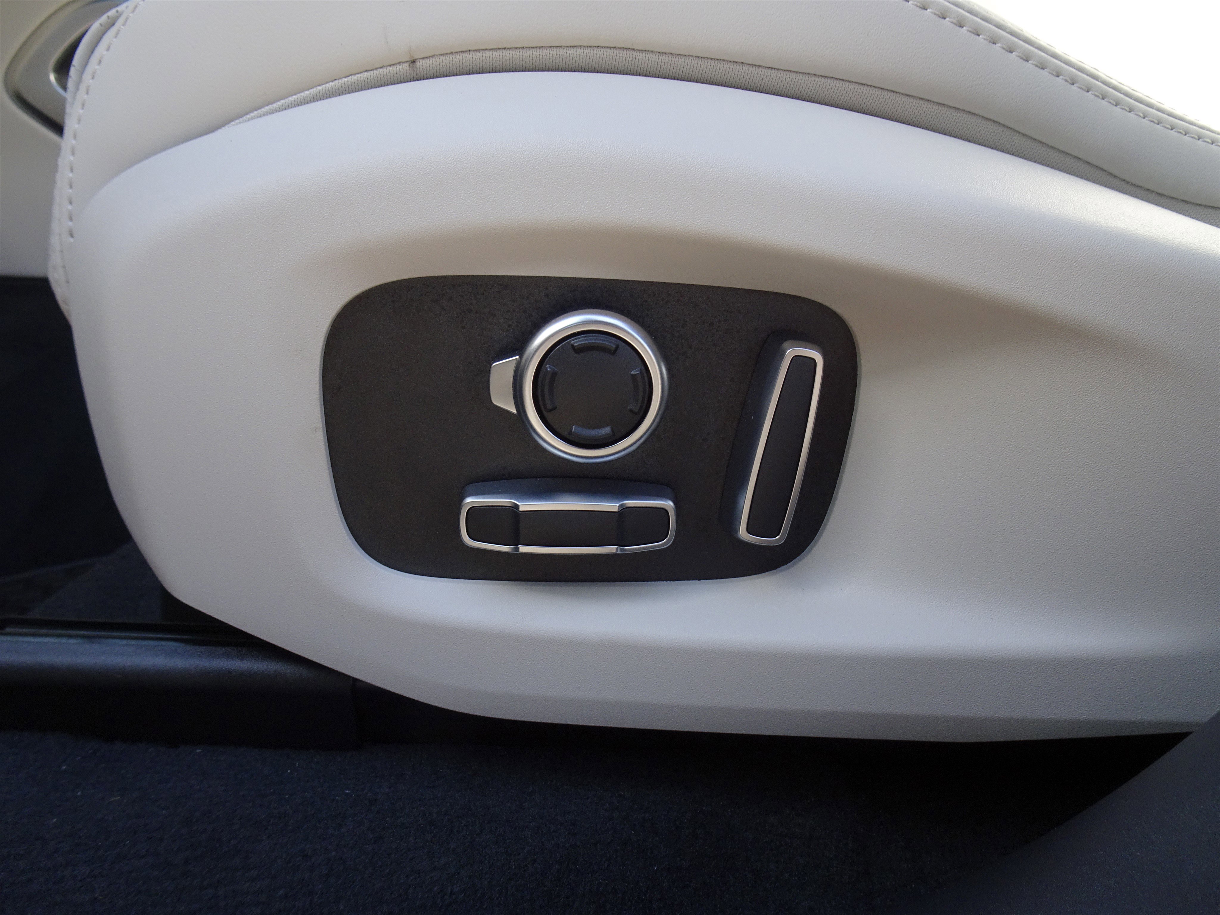 New 2026 Jaguar F-PACE SVR 575 Edition image 18