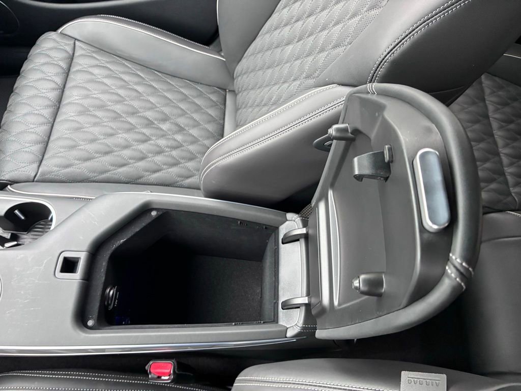 Used 2025 Genesis GV70 3.5T Sport w/ Sport Advanced Package AWD/4WD image 41