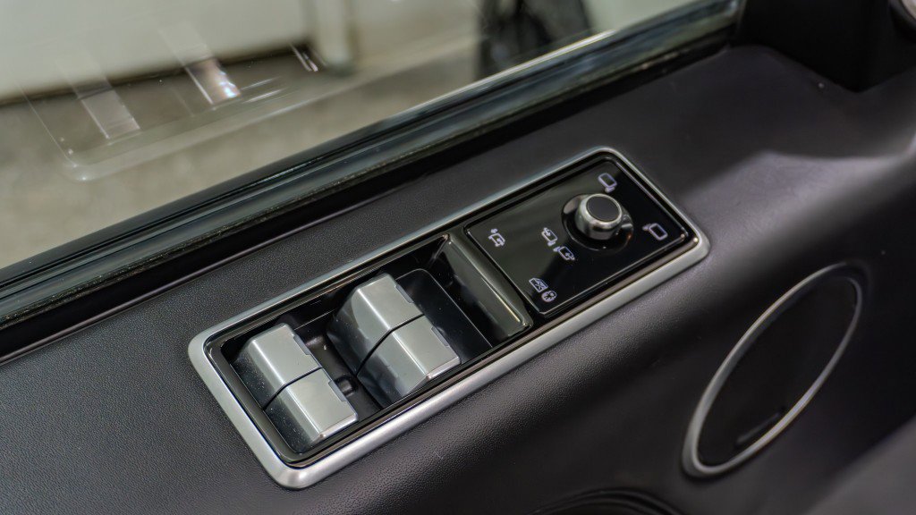 Used 2021 Land Rover Range Rover Autobiography Fifty Edition image 29