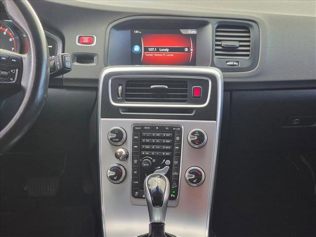 Used 2018 Volvo V60 T5 Cross Country image 14