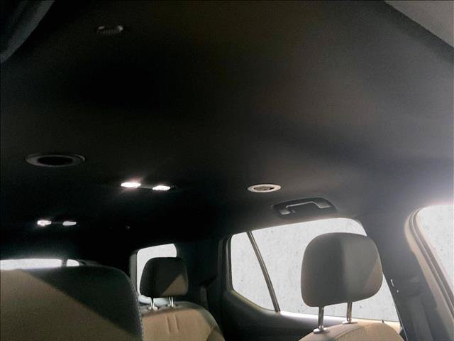 Used 2023 Chevrolet Traverse LT FWD image 17