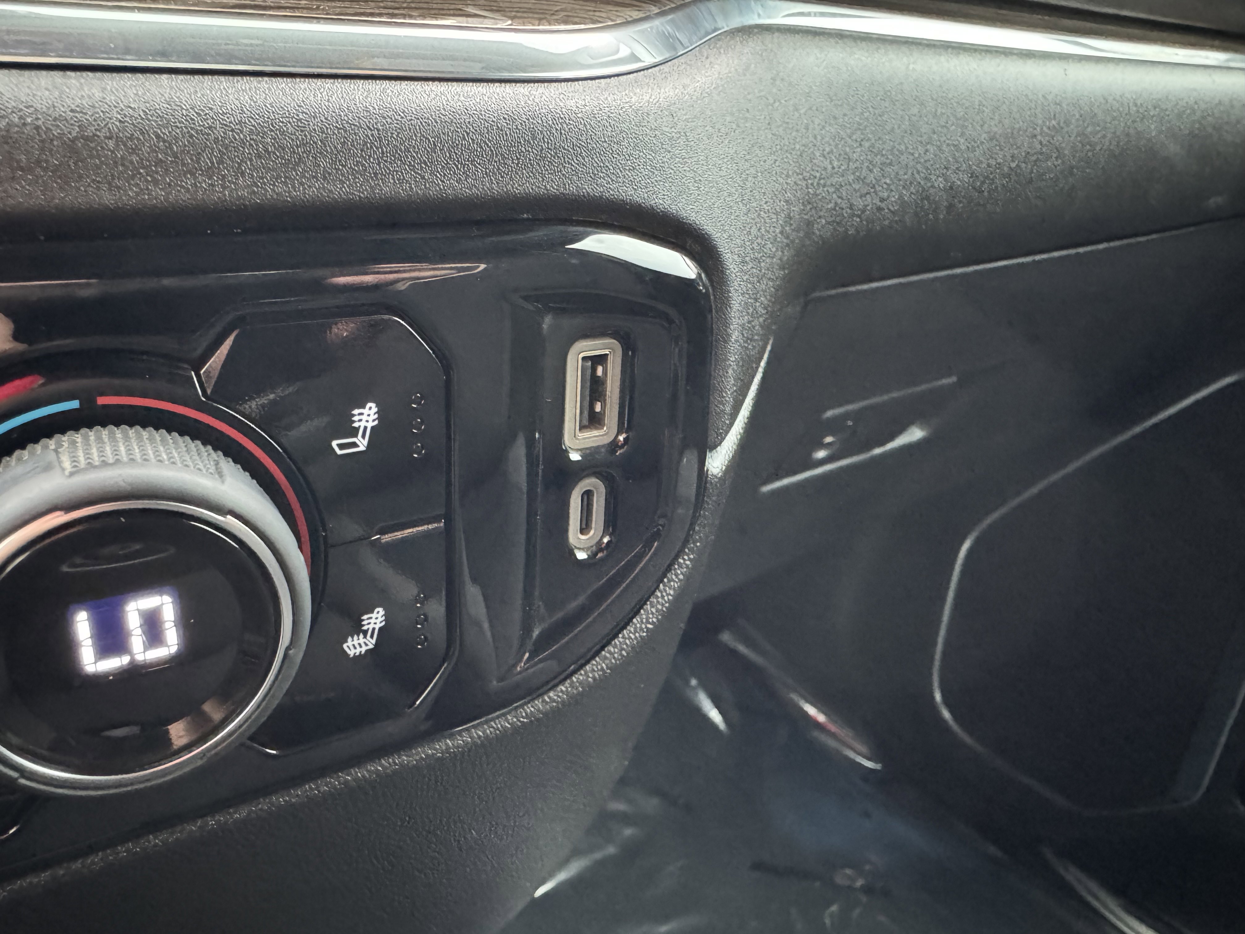 Used 2024 Chevrolet Silverado 2500 LT image 9