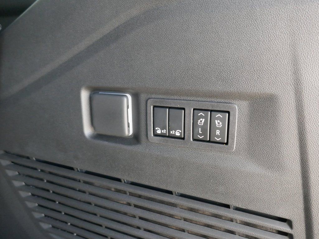 New 2026 GMC Yukon Denali w/ Denali Reserve Package image 13