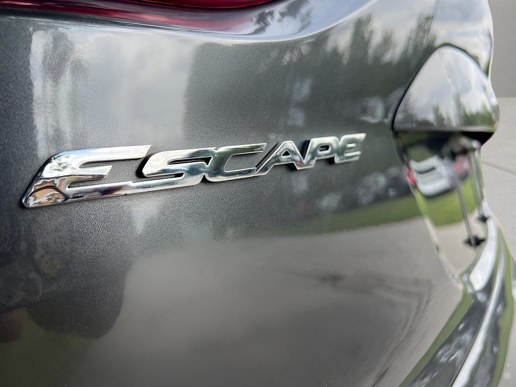 Used 2015 Ford Escape SE FWD image 12