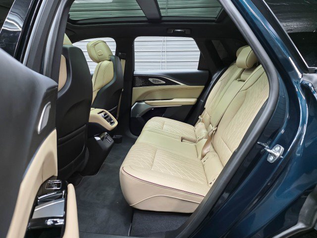 Used 2025 Cadillac Lyriq Luxury w/ Nappa Leather Package AWD/4WD image 17