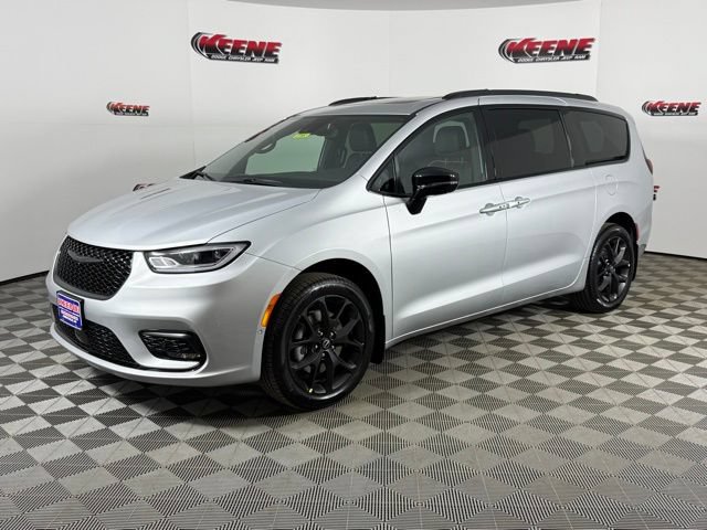 New 2026 Chrysler Pacifica Limited w/ S Appearance Package AWD/4WD image 5