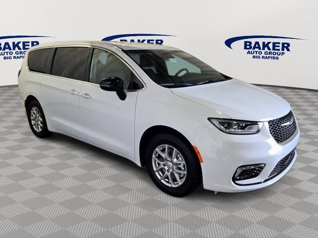 New 2025 Chrysler Pacifica Select image 2