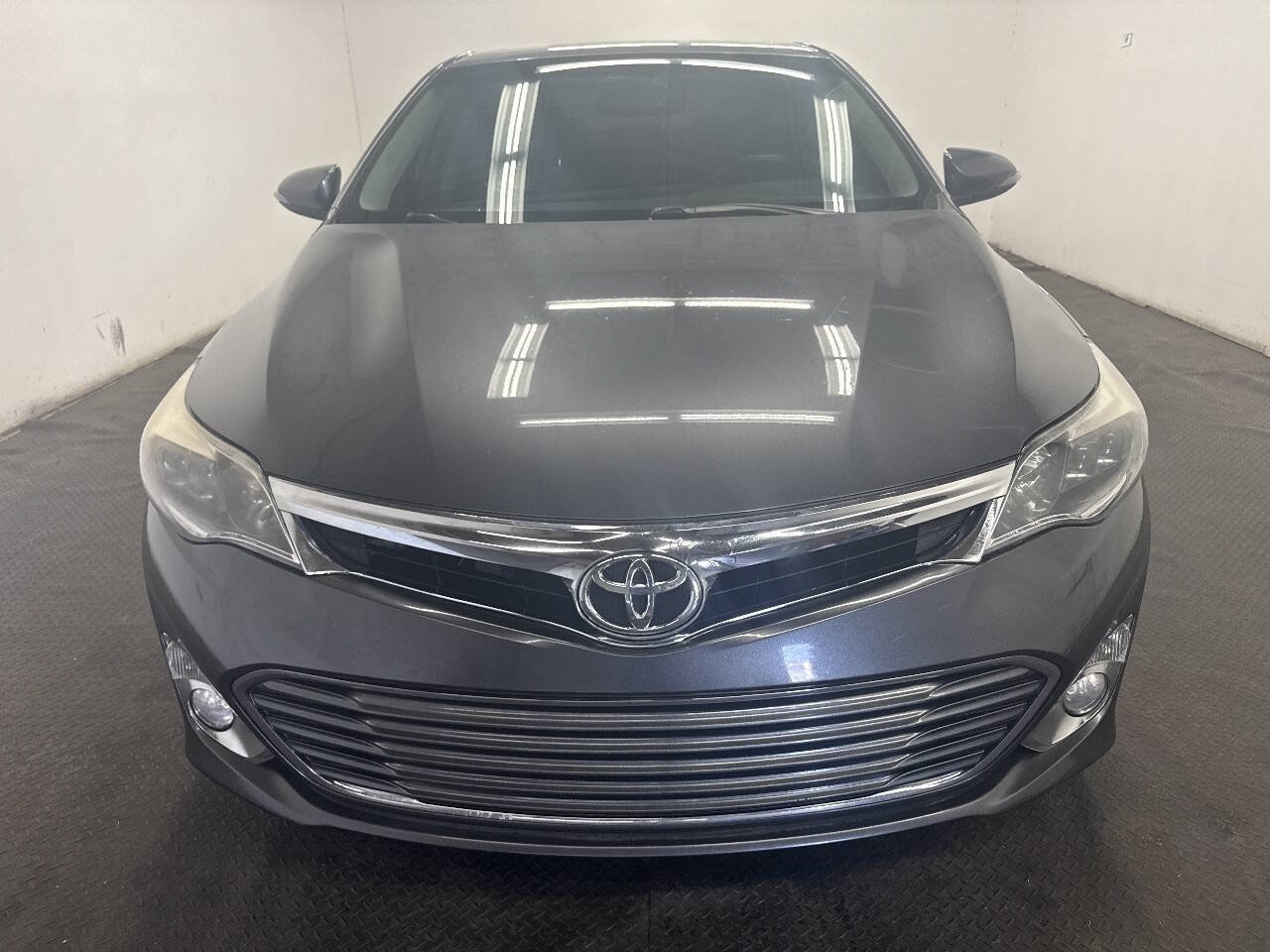 Used 2013 Toyota Avalon Limited FWD image 3