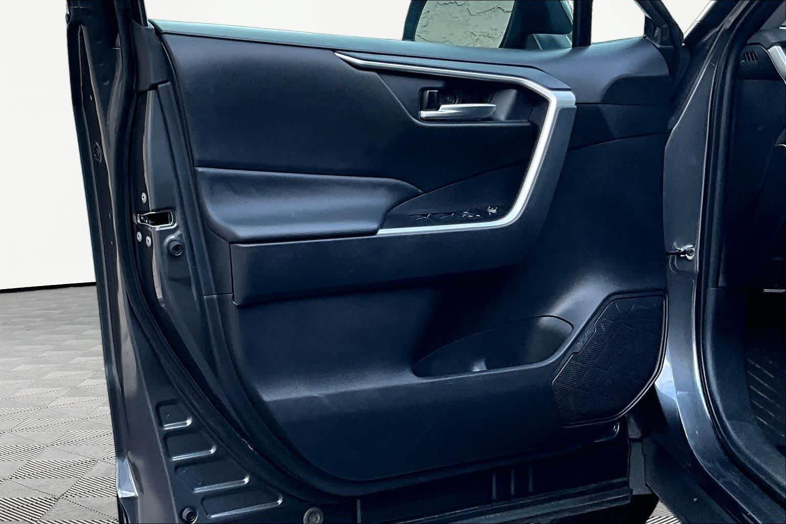 Certified 2025 Toyota RAV4 XLE FWD image 22