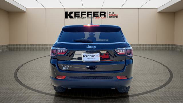 Used 2024 Jeep Compass Sport image 4