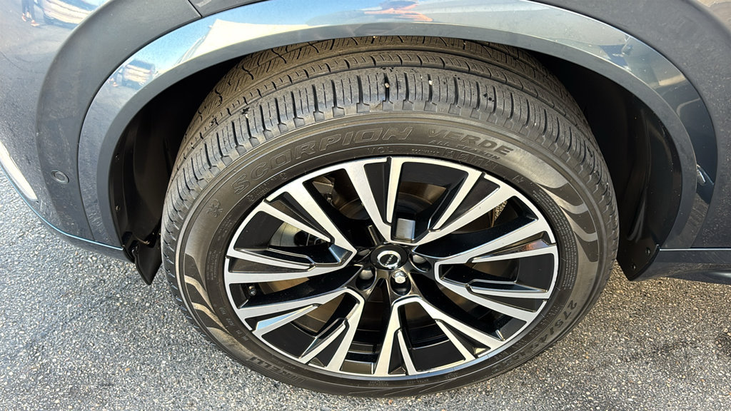 Certified 2025 Volvo XC90 T8 Plus w/ Protection Package Premier AWD/4WD image 32