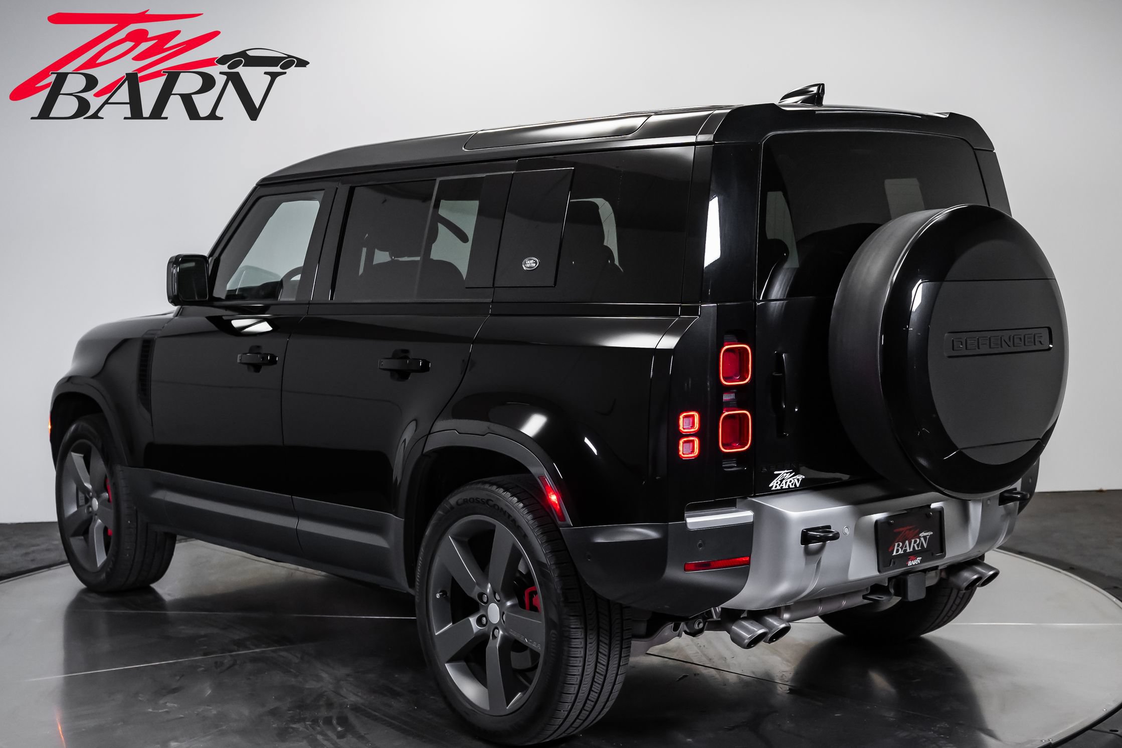 Used 2024 Land Rover Defender 110 SE AWD/4WD image 3