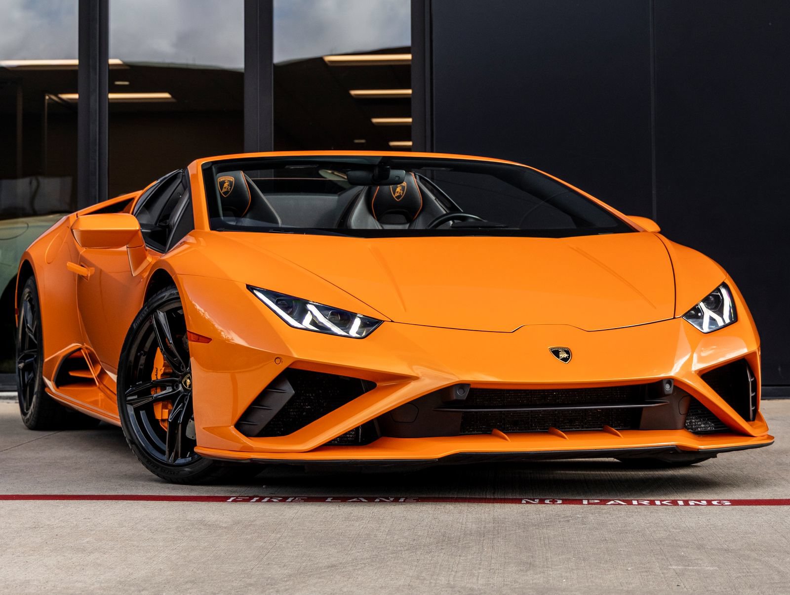 Used 2021 Lamborghini Huracan EVO RWD image 2