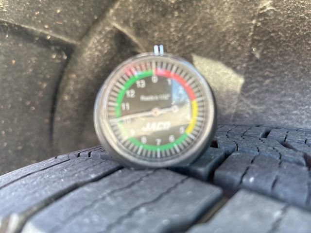 Used 2022 Chevrolet Suburban Z71 w/ Luxury Package image 11