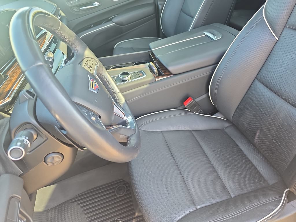 Used 2023 Cadillac Escalade Premium Luxury AWD/4WD image 16