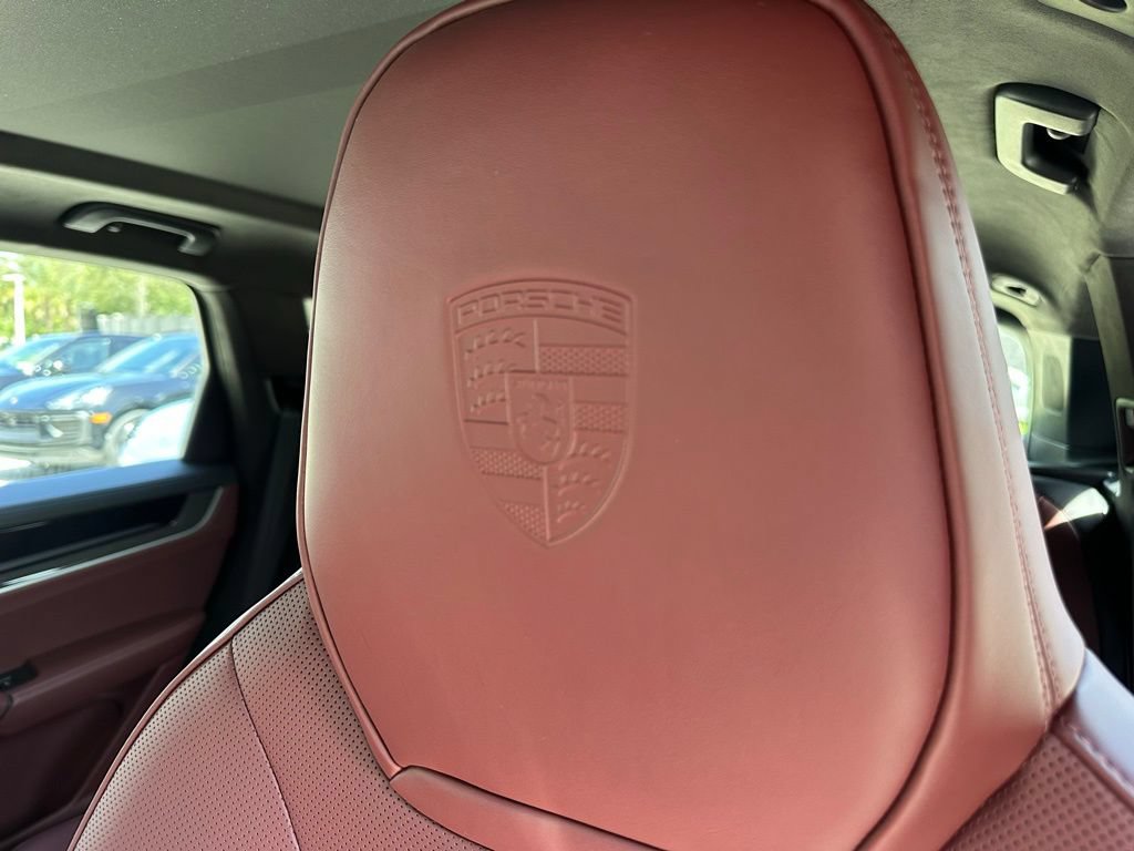 Certified 2025 Porsche Cayenne Turbo AWD/4WD image 18