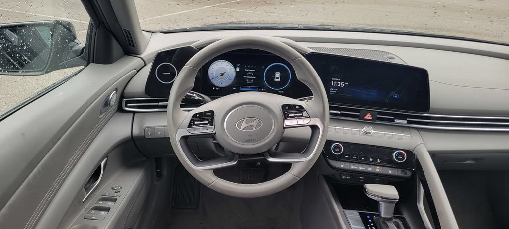 Used 2025 Hyundai Elantra SEL FWD image 15