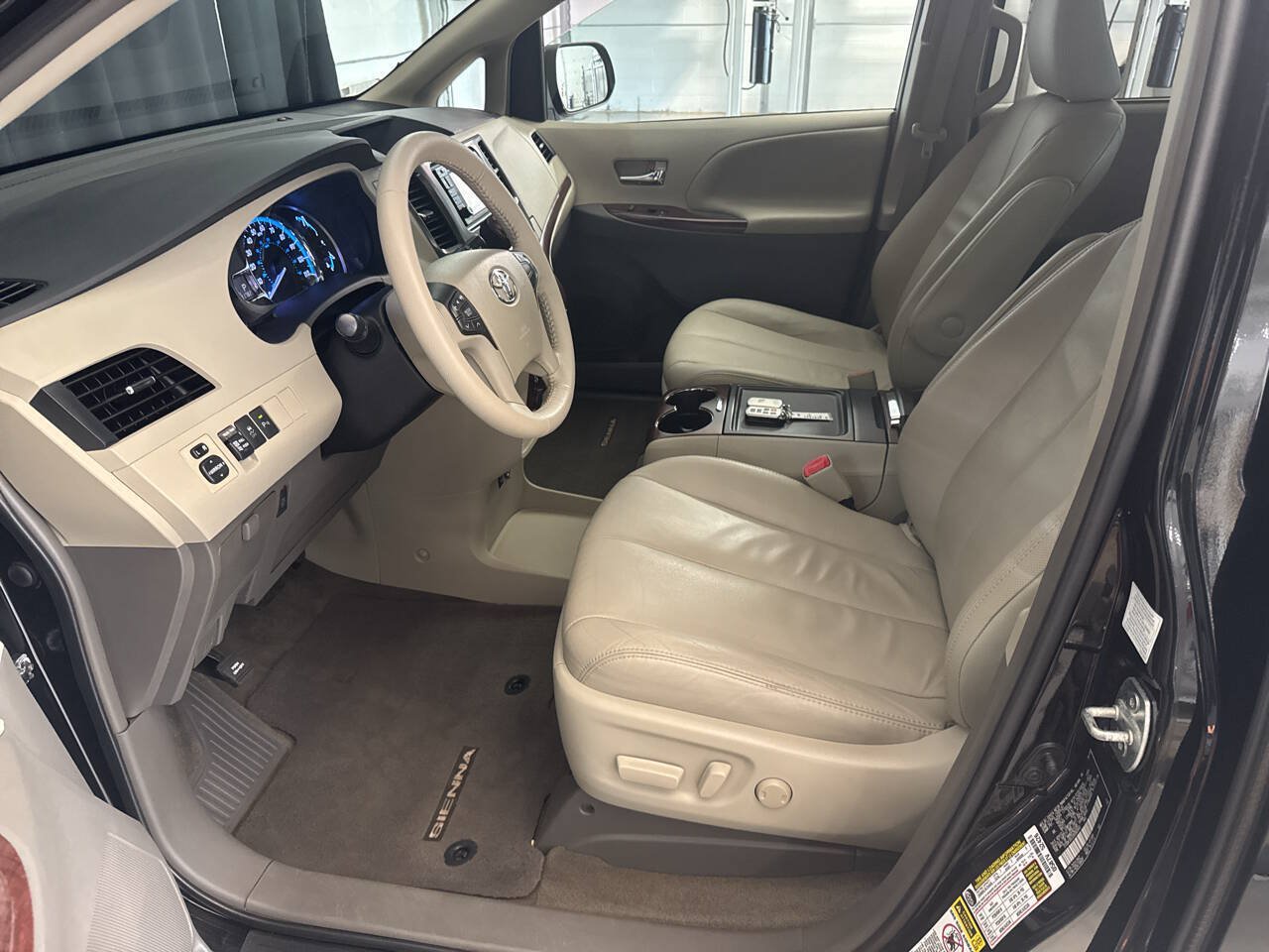 Used 2013 Toyota Sienna XLE AWD/4WD image 11