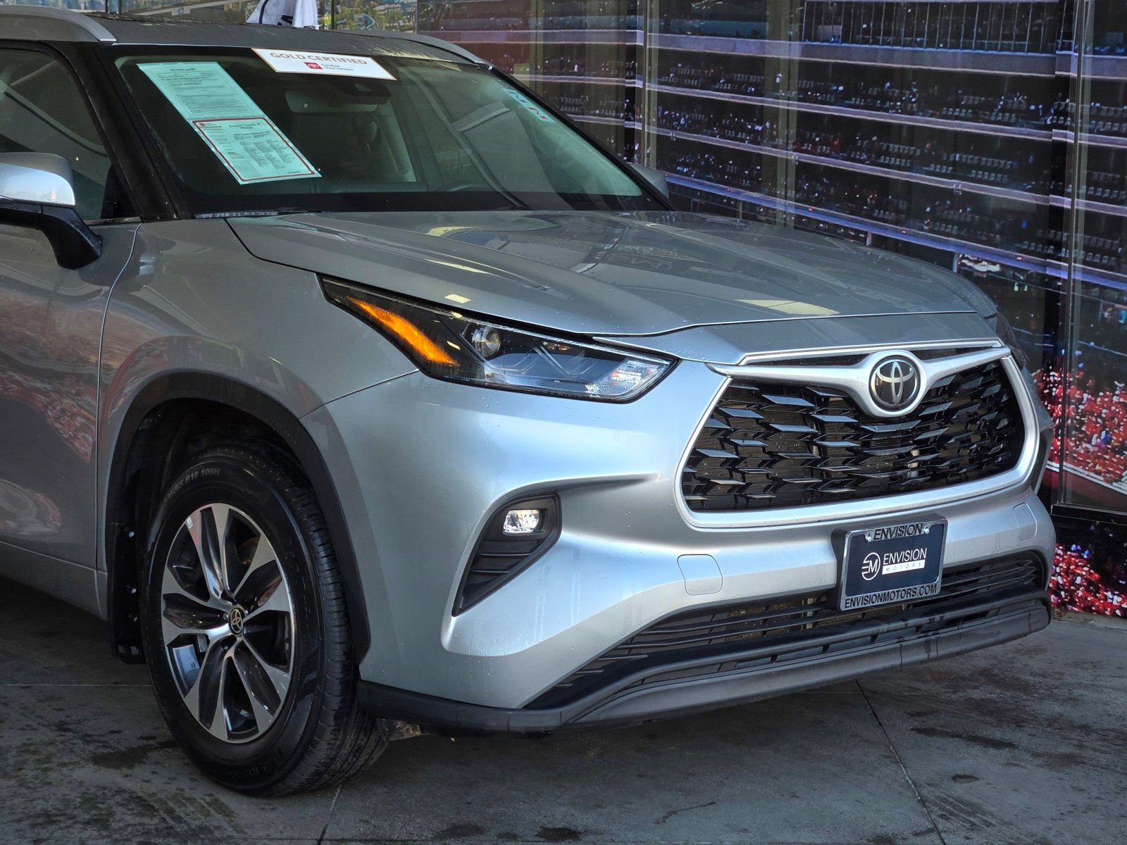 Certified 2024 Toyota Highlander XLE image 2