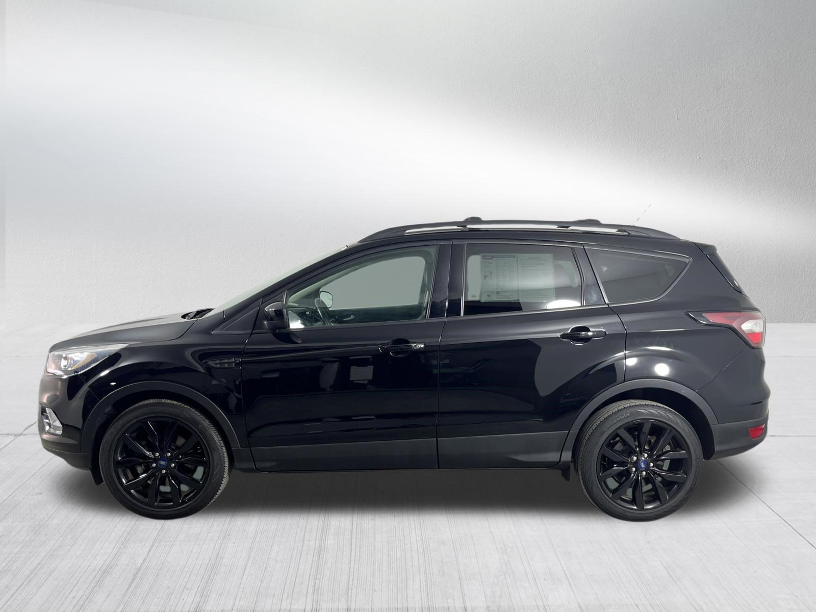 Used 2018 Ford Escape SE w/ SE Sport Appearance Package image 4