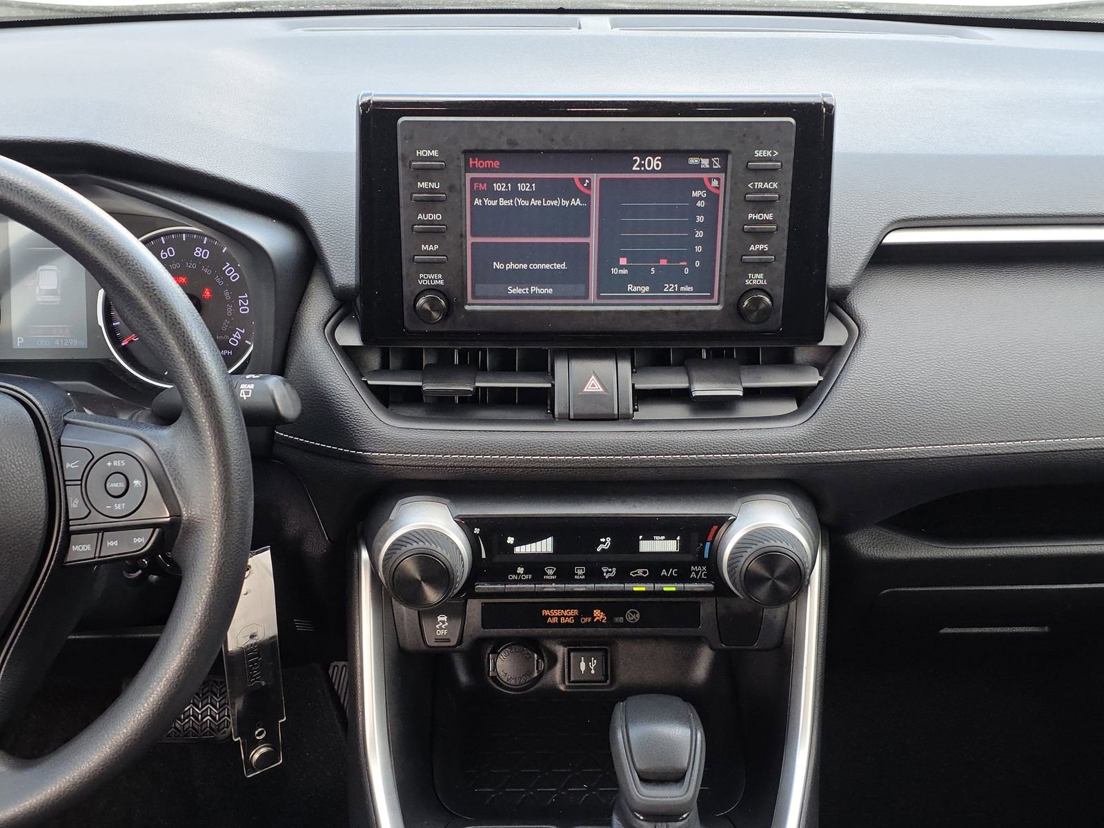 Used 2019 Toyota RAV4 LE image 18