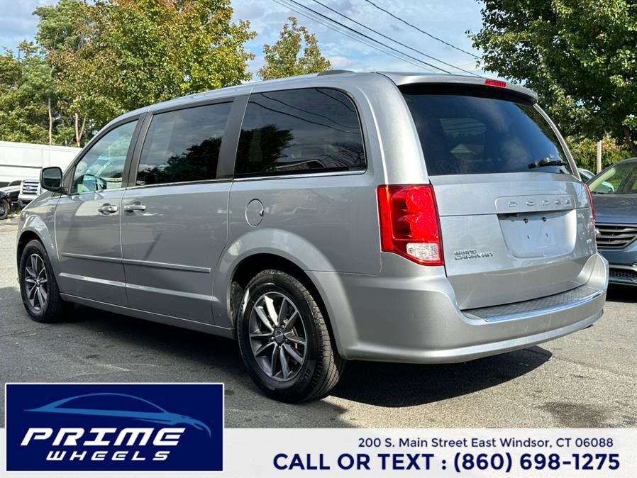 Used 2017 Dodge Grand Caravan SXT image 5