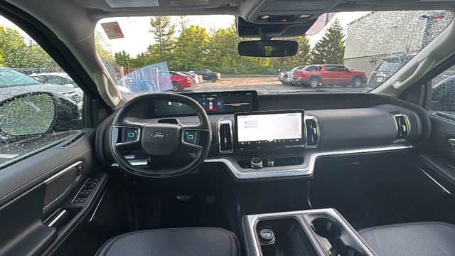 Used 2025 Ford Expedition Platinum AWD/4WD image 7