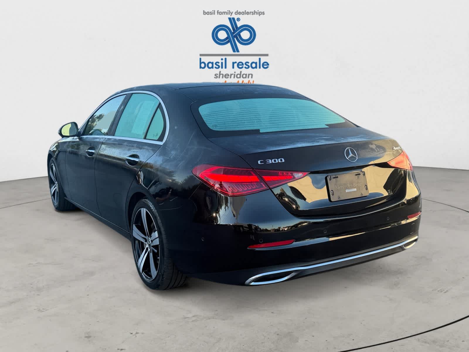 Used 2025 Mercedes-Benz C 300 4MATIC Sedan image 4