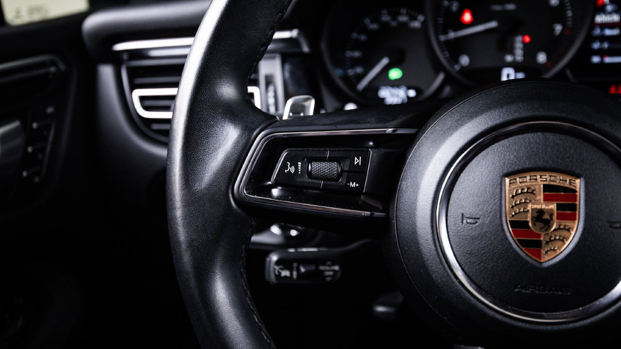 Certified 2023 Porsche Macan AWD/4WD image 17