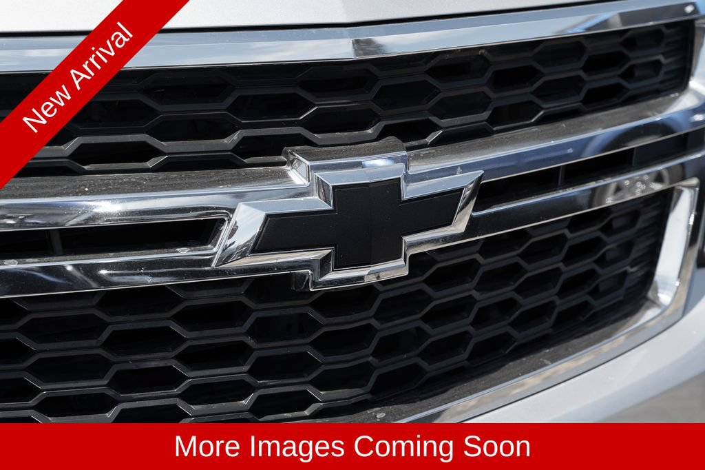 Used 2019 Chevrolet Suburban LT w/ Luxury Package RWD image 6