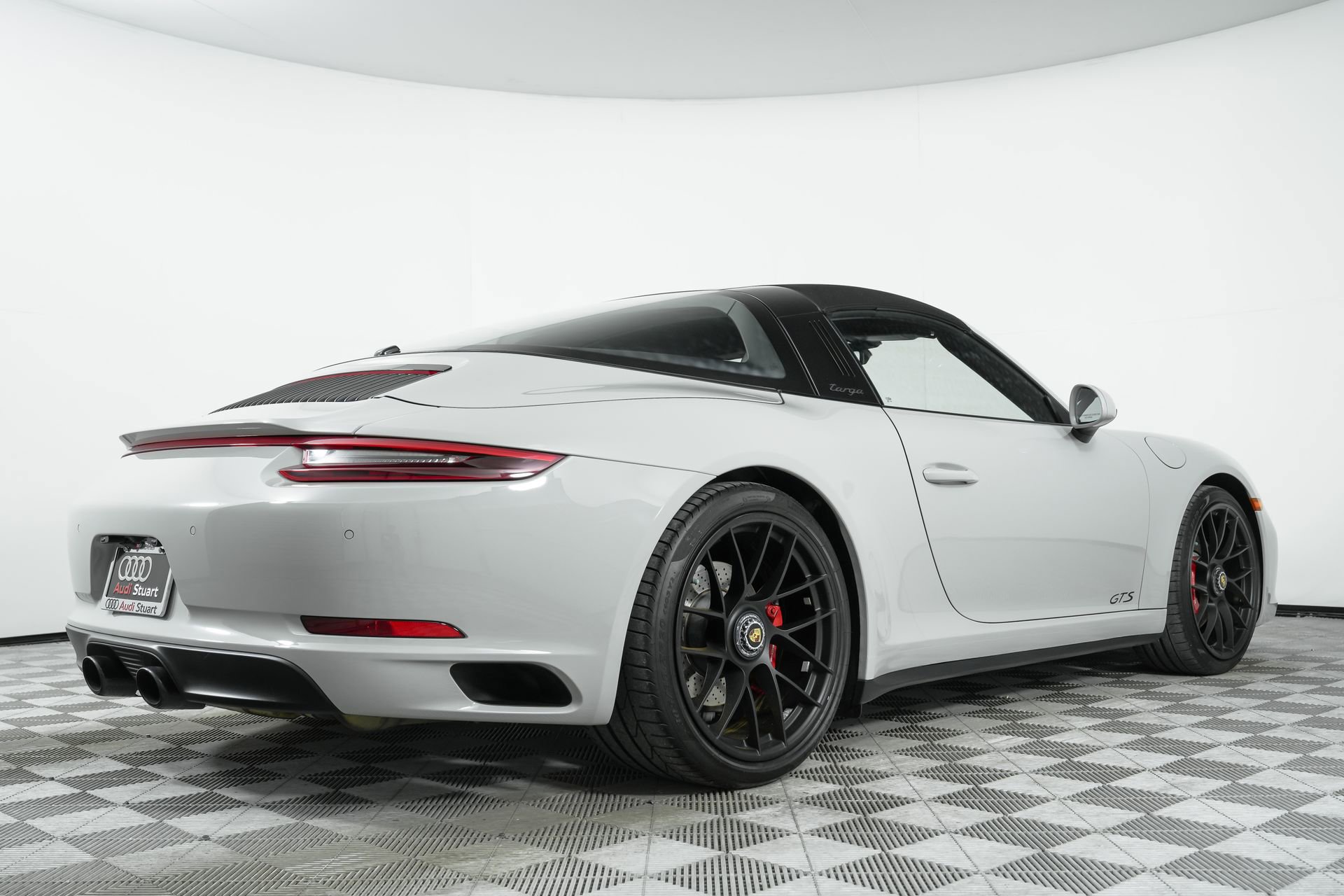 Used 2018 Porsche 911 Targa 4 GTS image 9