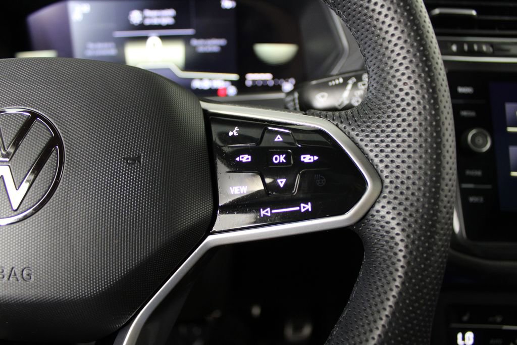 Used 2022 Volkswagen Tiguan SE R-Line image 24