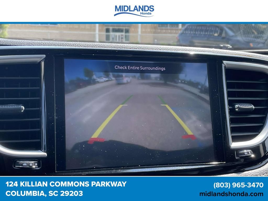 Used 2023 Chrysler Pacifica Touring-L FWD image 27