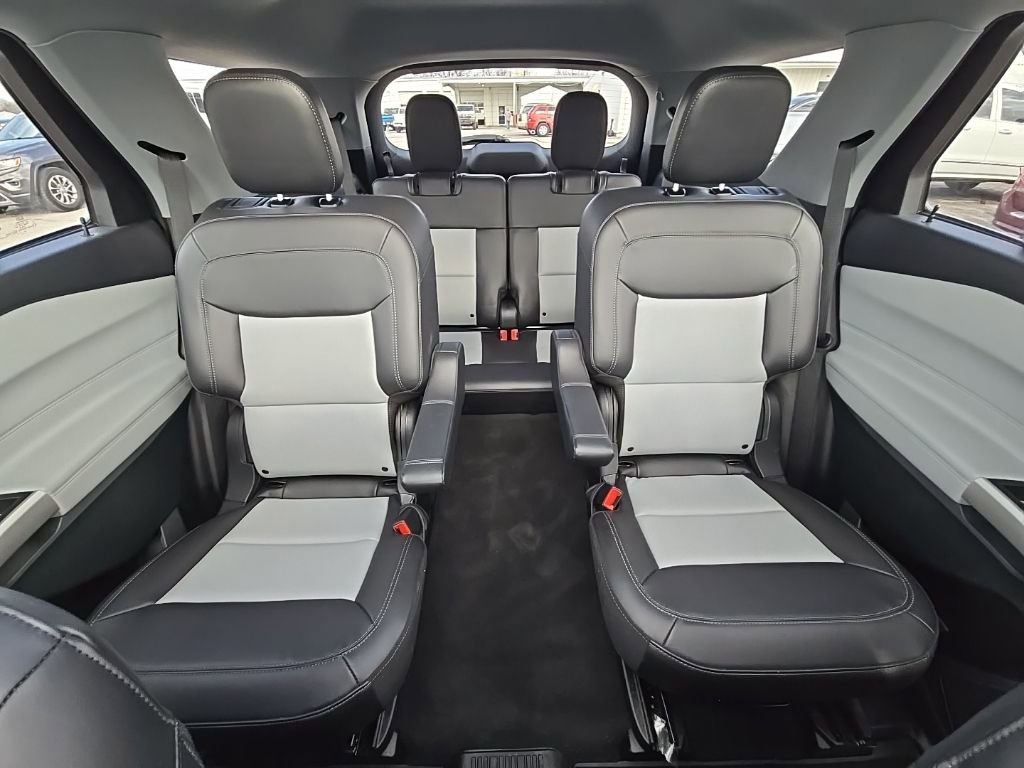 Used 2023 Ford Explorer XLT w/ Equipment Group 202A image 41