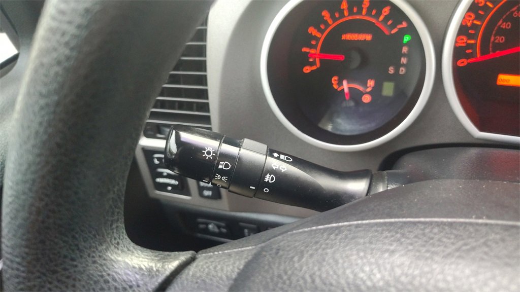 Used 2011 Toyota Tundra 4x4 CrewMax image 15