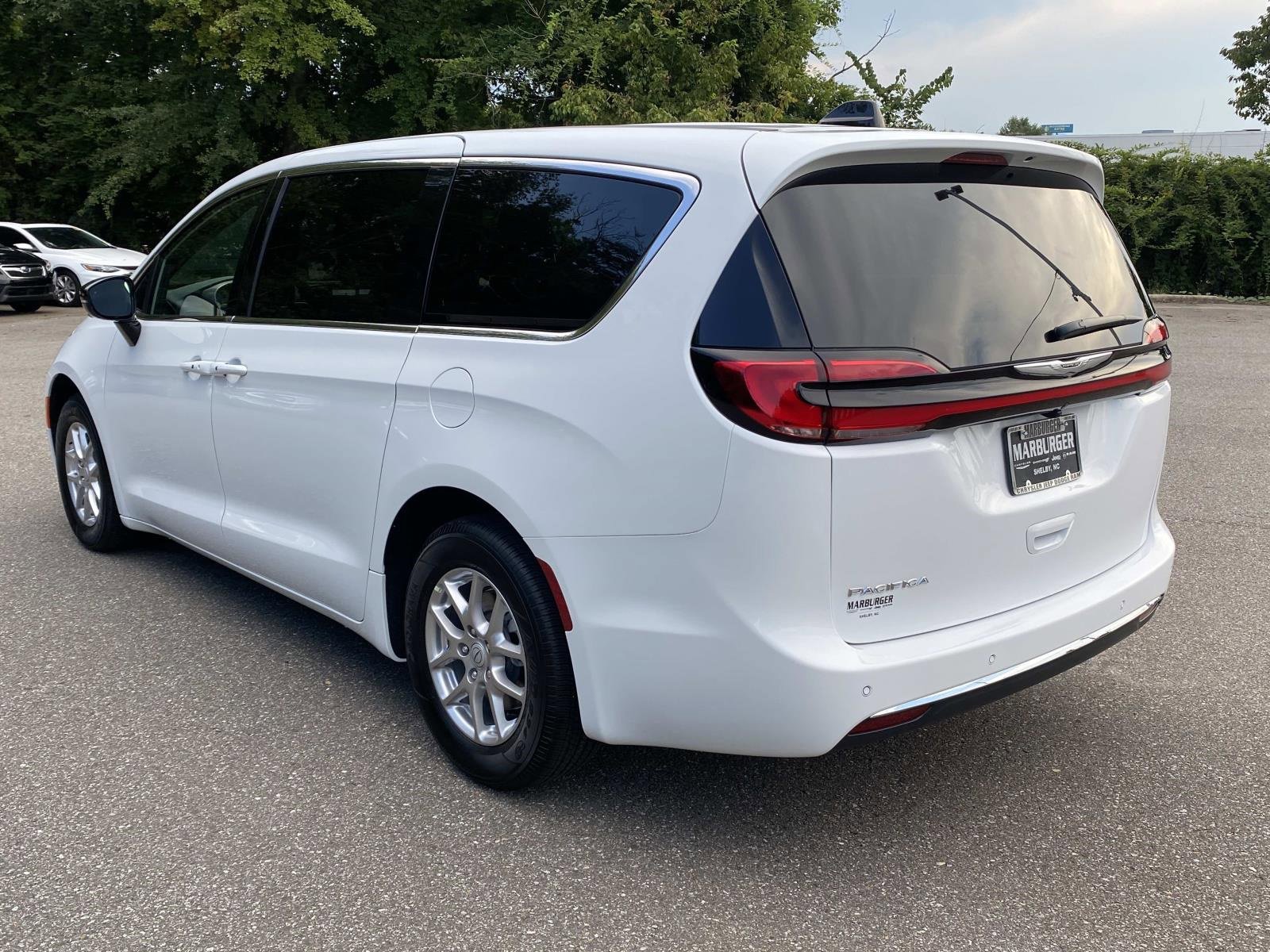 New 2026 Chrysler Pacifica Select image 5