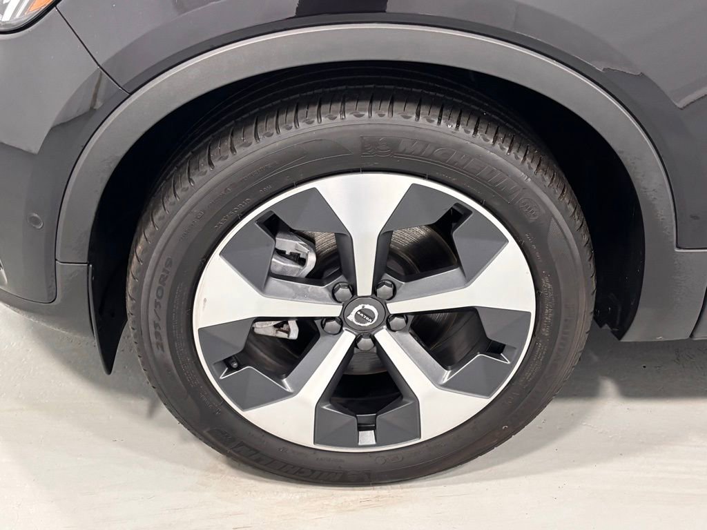 Certified 2025 Volvo XC40 B5 Plus image 29