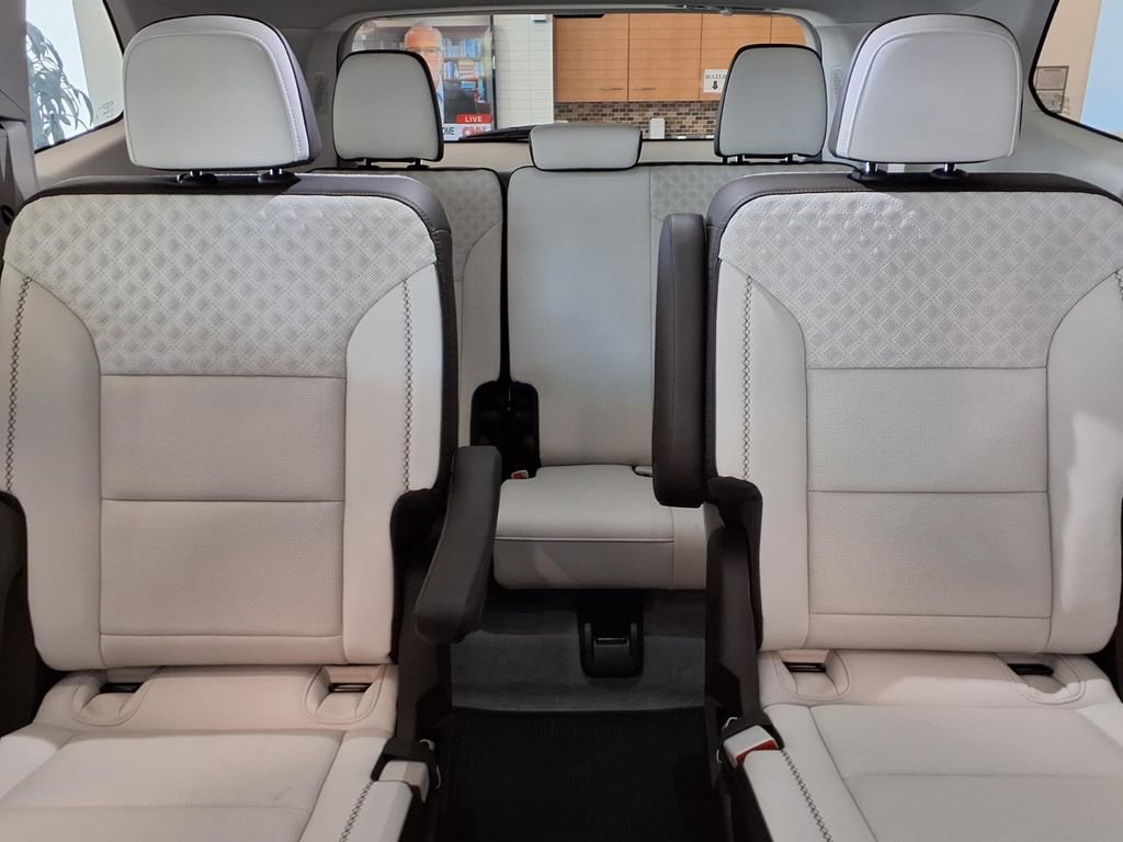 New 2026 GMC Acadia Denali w/ Super Cruise Package FWD image 10