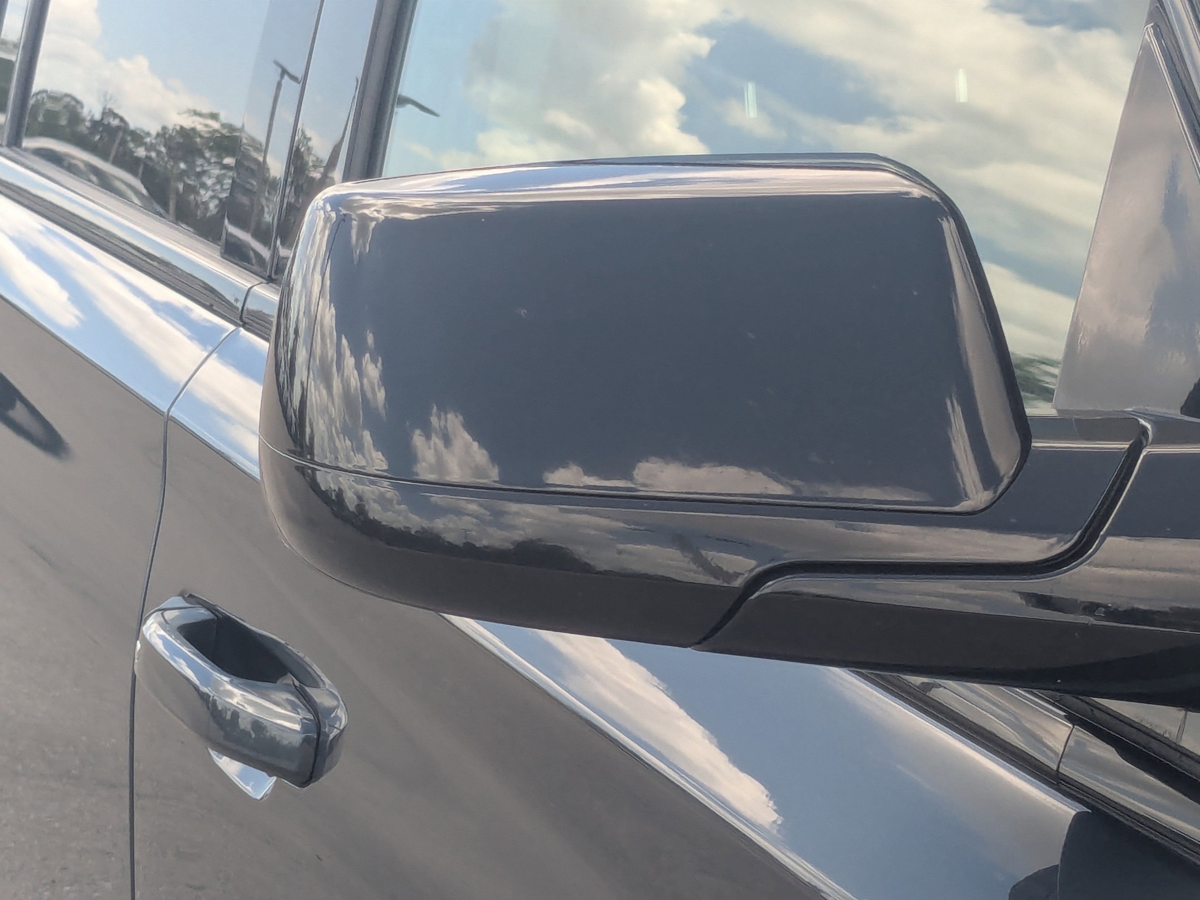 Used 2020 Chevrolet Suburban Premier image 13