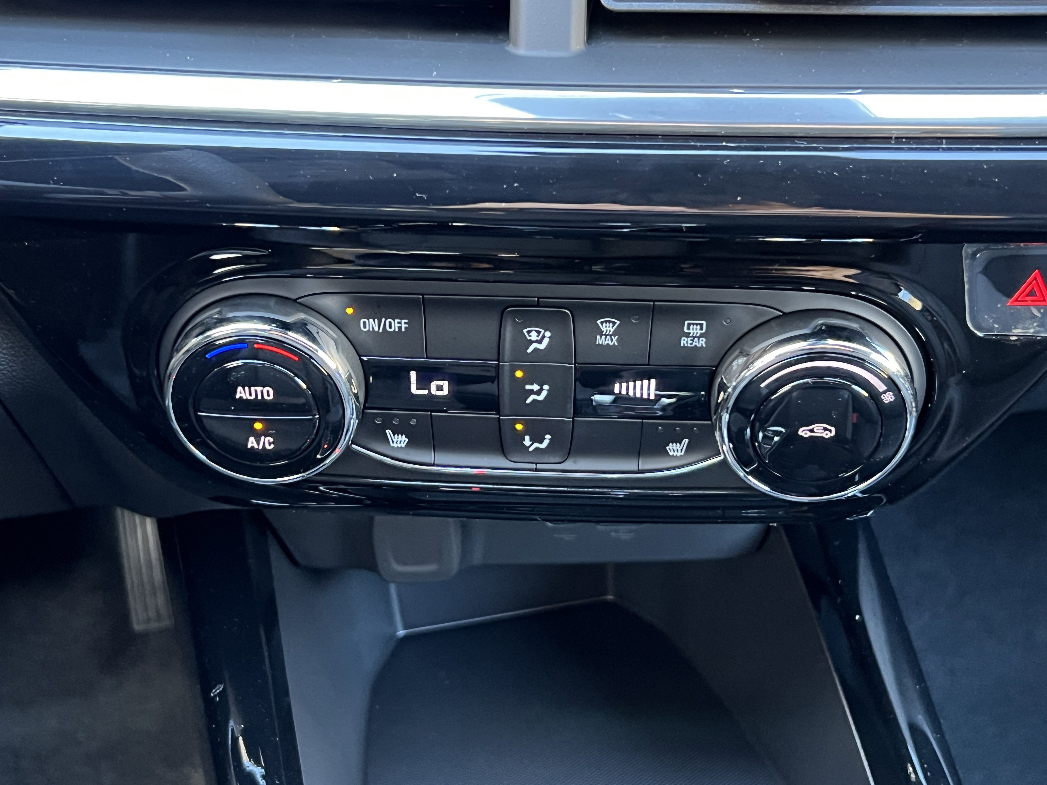 New 2026 Chevrolet Trax RS w/ Driver Confidence Package image 30