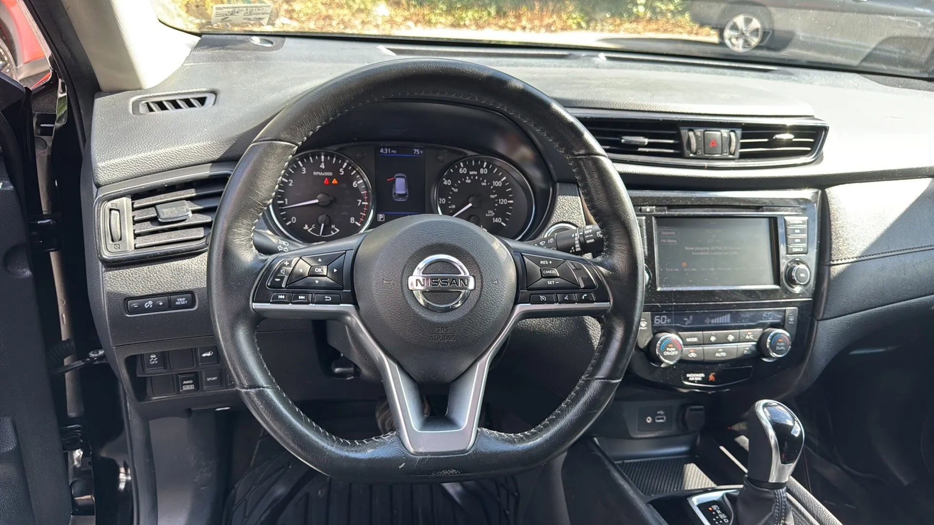 Used 2018 Nissan Rogue SV image 9