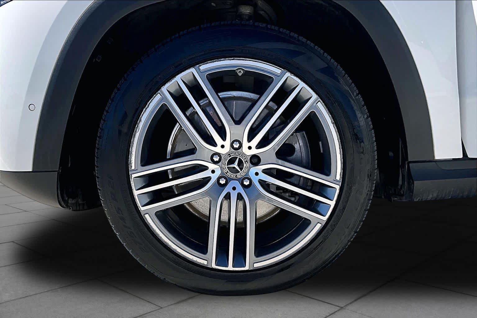 Used 2024 Mercedes-Benz GLS 450 4MATIC image 10