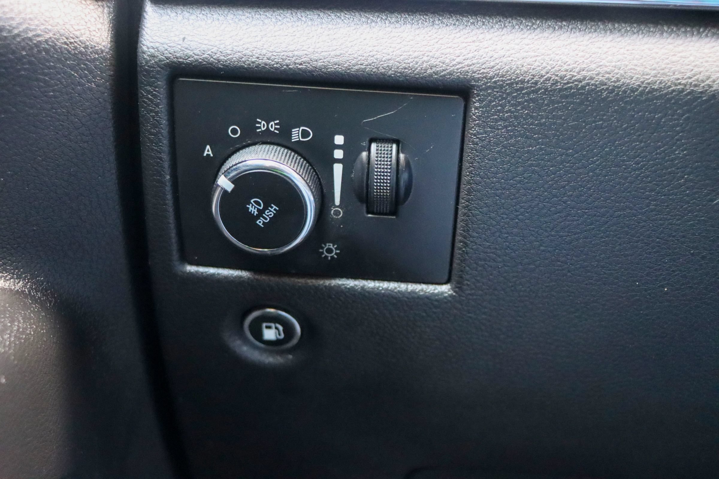 Used 2018 Jeep Grand Cherokee Limited RWD image 30