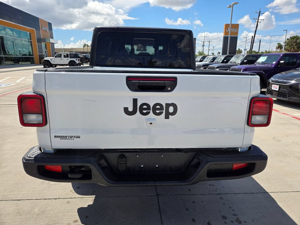 Used 2025 Jeep Gladiator Sport AWD/4WD image 4