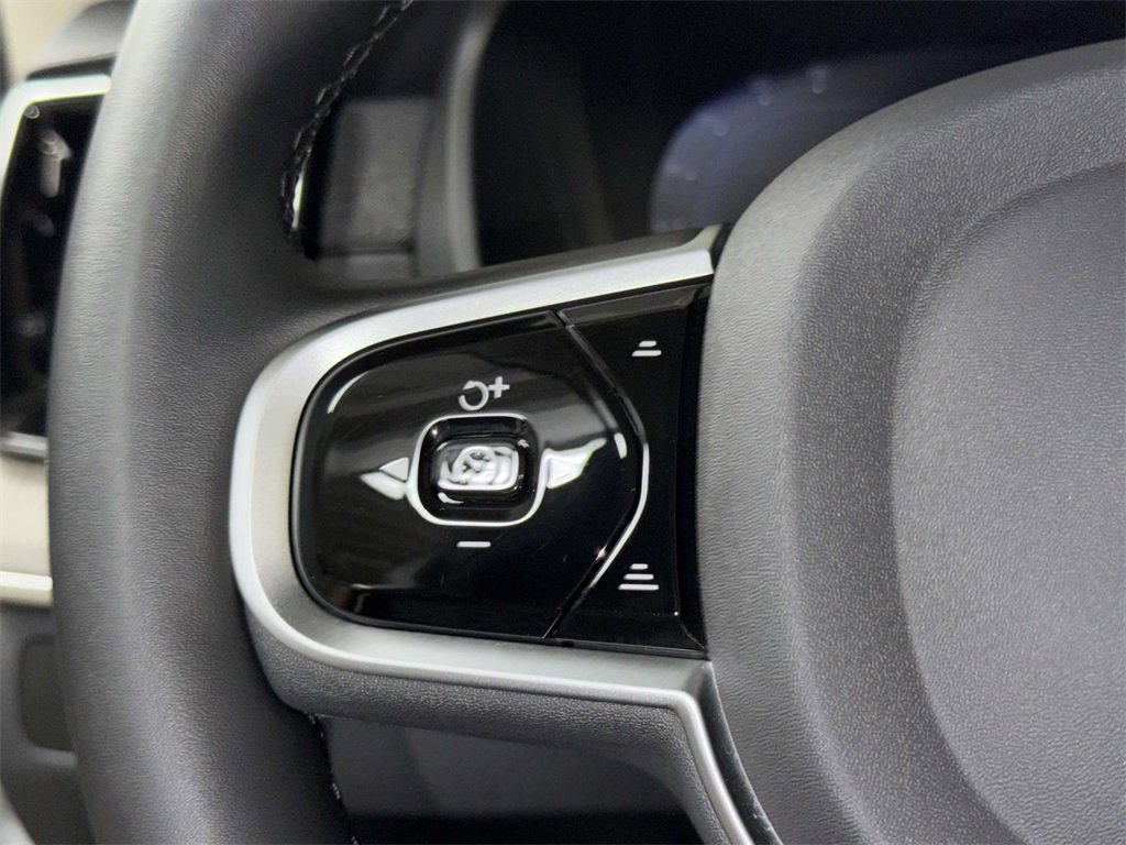 Used 2025 Volvo XC90 T8 Plus image 31