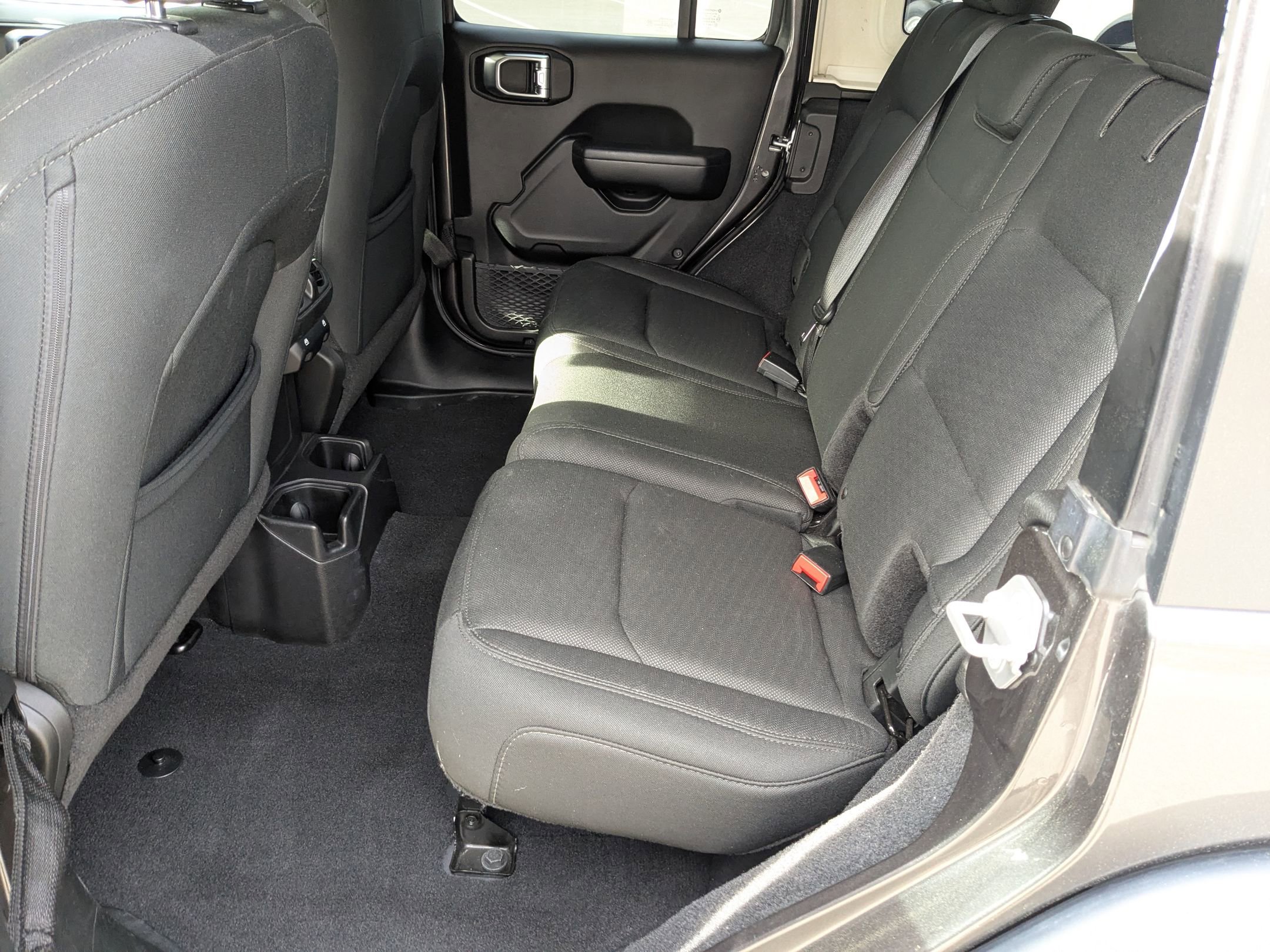 Used 2018 Jeep Wrangler Unlimited Sport S image 29